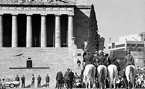 ANZAC Day : Melbourne : Australia  : Personal Photo Projects : Photos : Richard Moore : Photographer